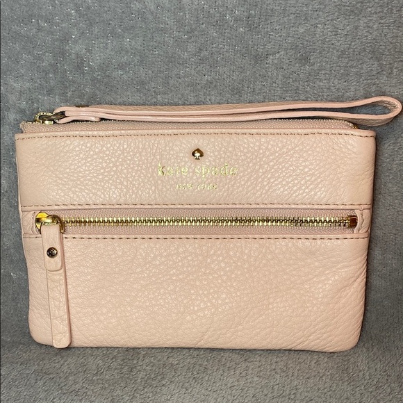 ♠️KATE SPADE♠️Pale Pink Cobble Hill Bee Wristlet/NWOT - Picture 1 of 6